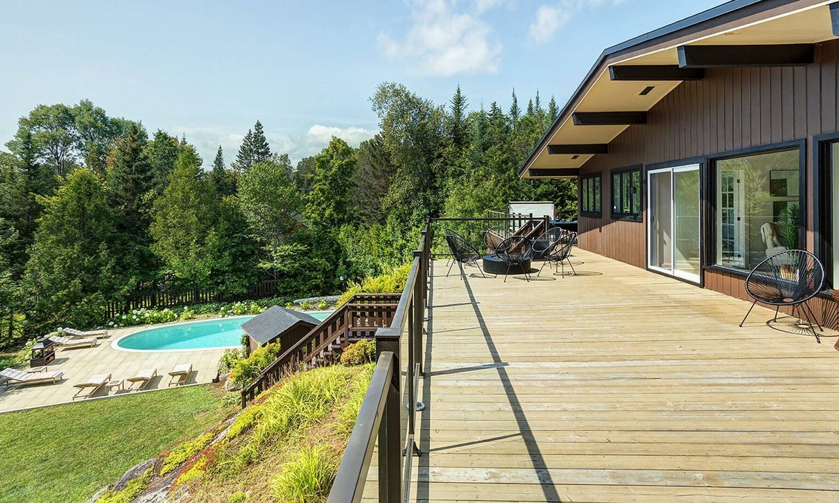 Esterel Ski Chalet | Breathtaking chalet with stunning views and direct access to a lake!