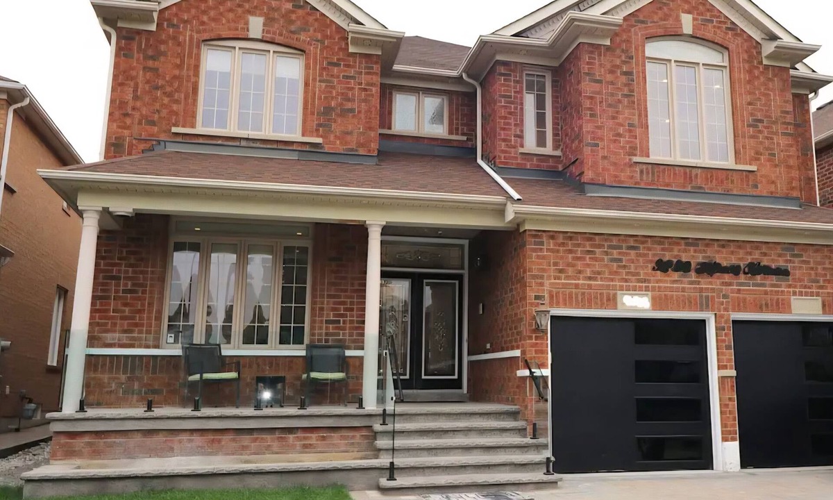 Churchill Meadows House | Bright 4-Bedroom Home + Private Backyard Retreat