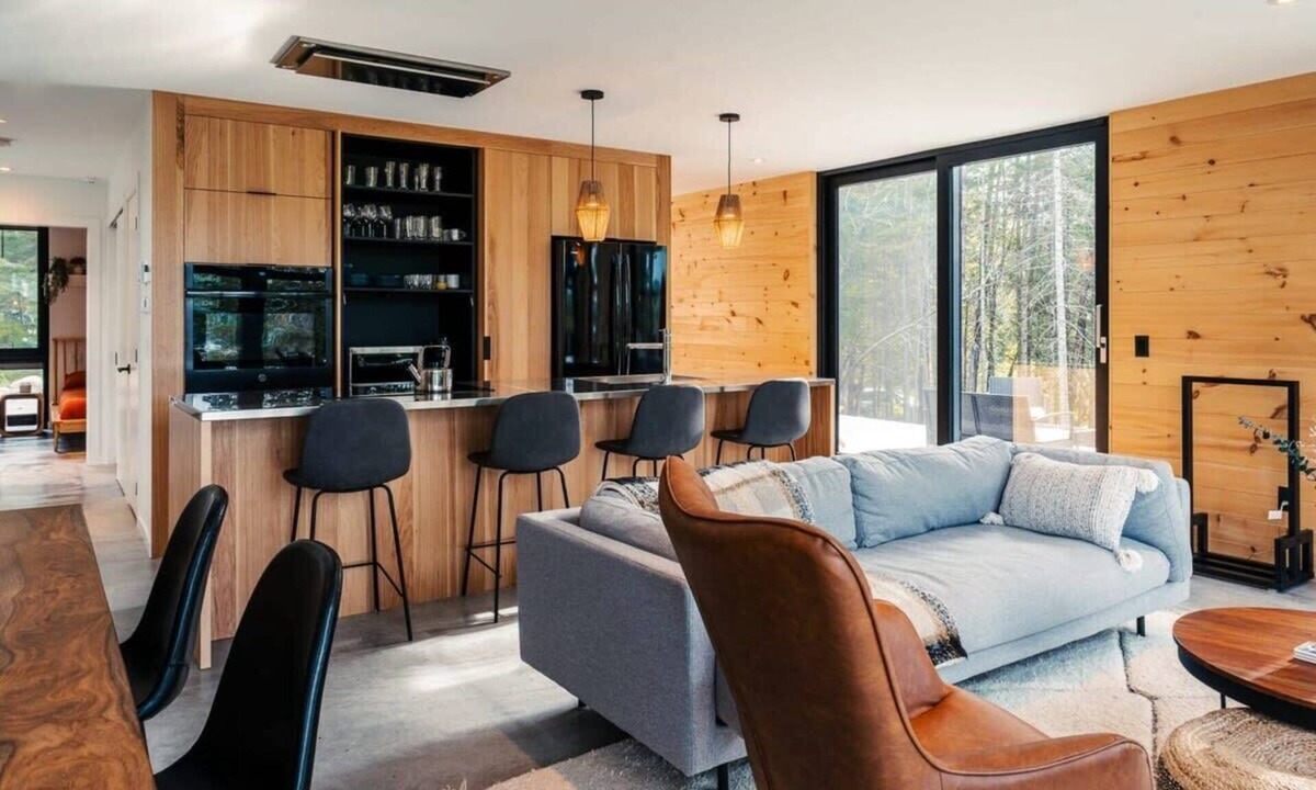 Lac Superieur Village Ski Chalet | Bright Chalet w/Spa & Indoor Sauna