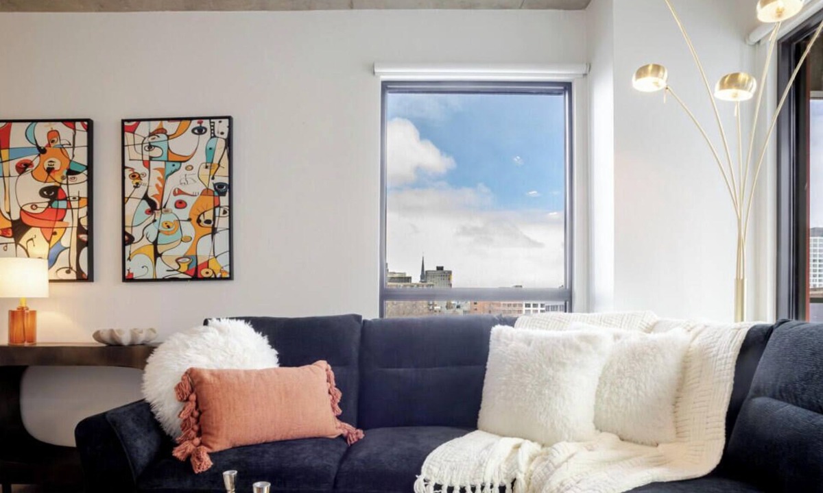 Quartier des Spectacles Apartment | Bright Downtown Apartment | Parking On-Site