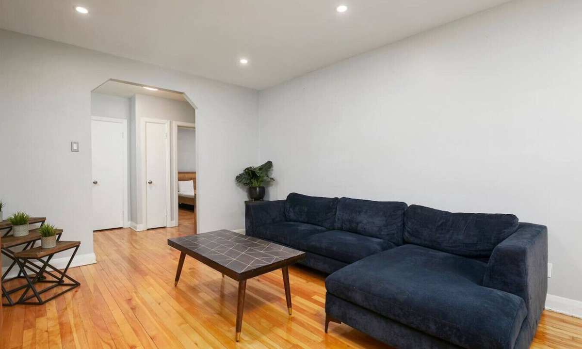 Cote-Des-Neiges—Notre-Dame-De-Grace Apartment | Bright & Stylish 2BR – Prime Stay on MTL