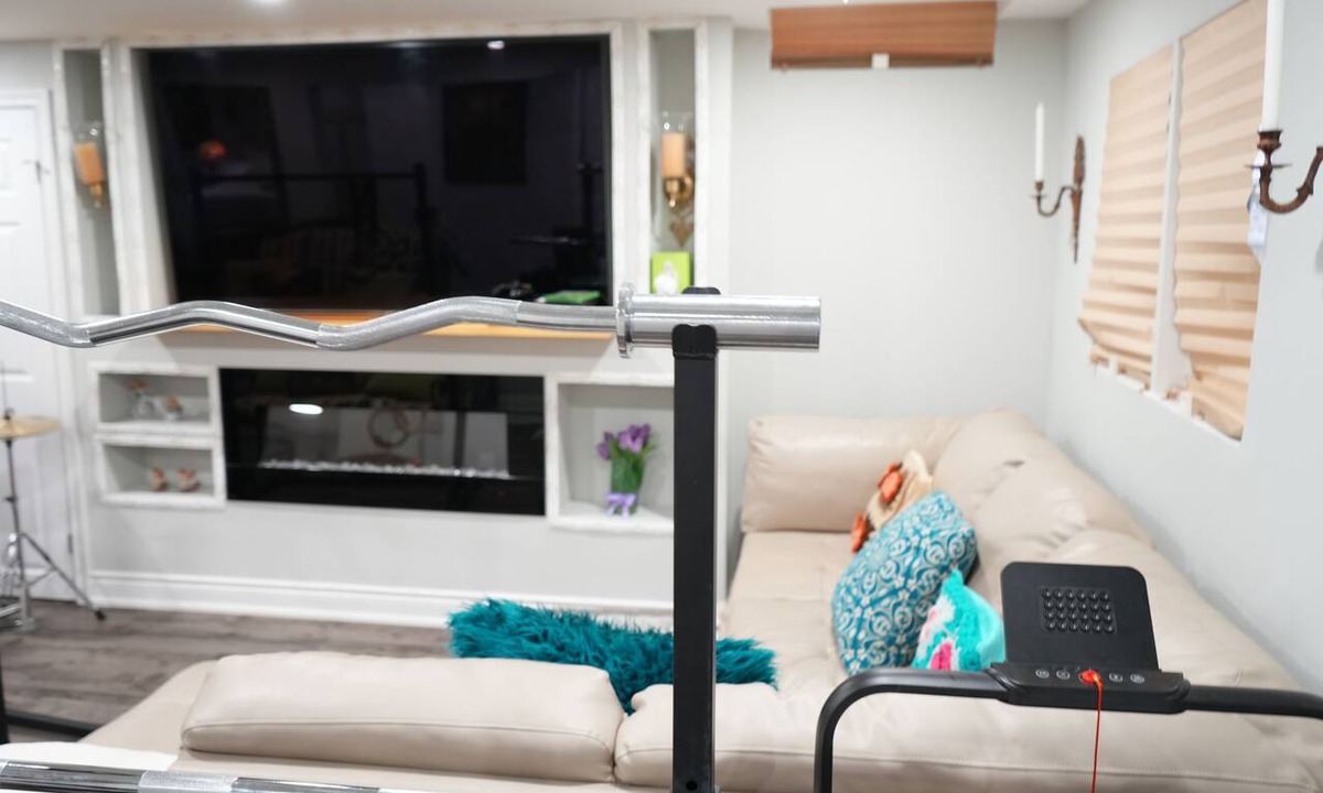 Georgetown House | Bright Walkout Suite | Private Entrance & Parking