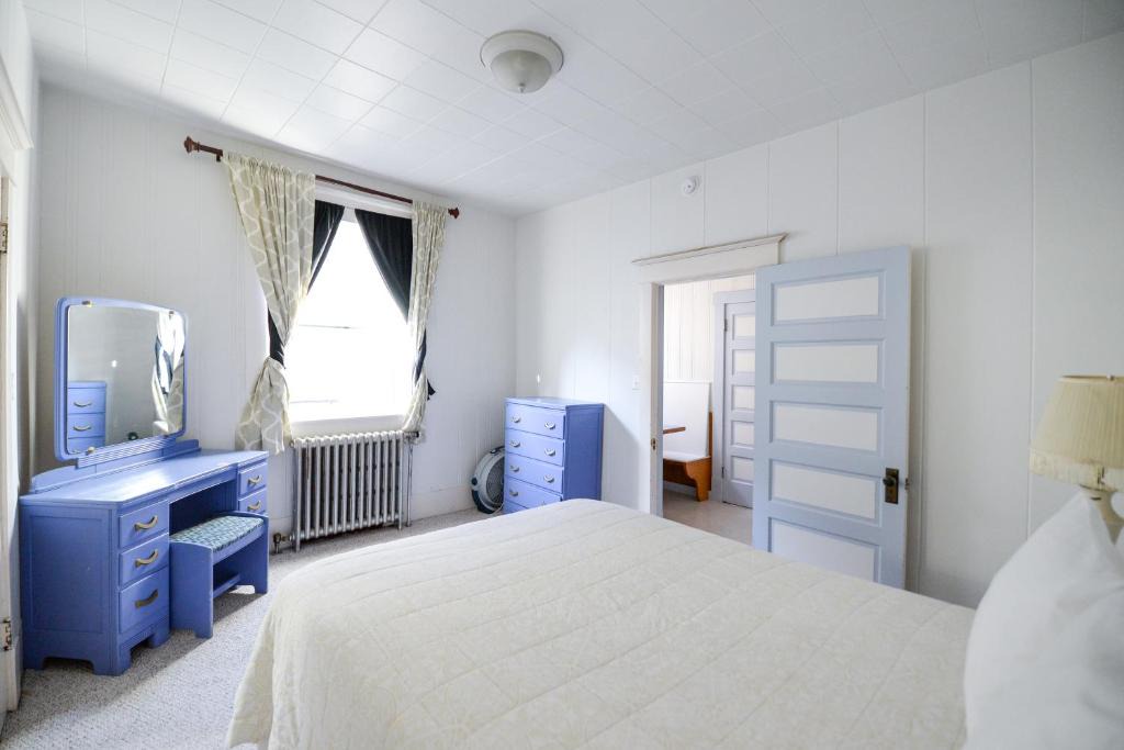 Seward Apartment | Brown & Hawkins Historical Apartments