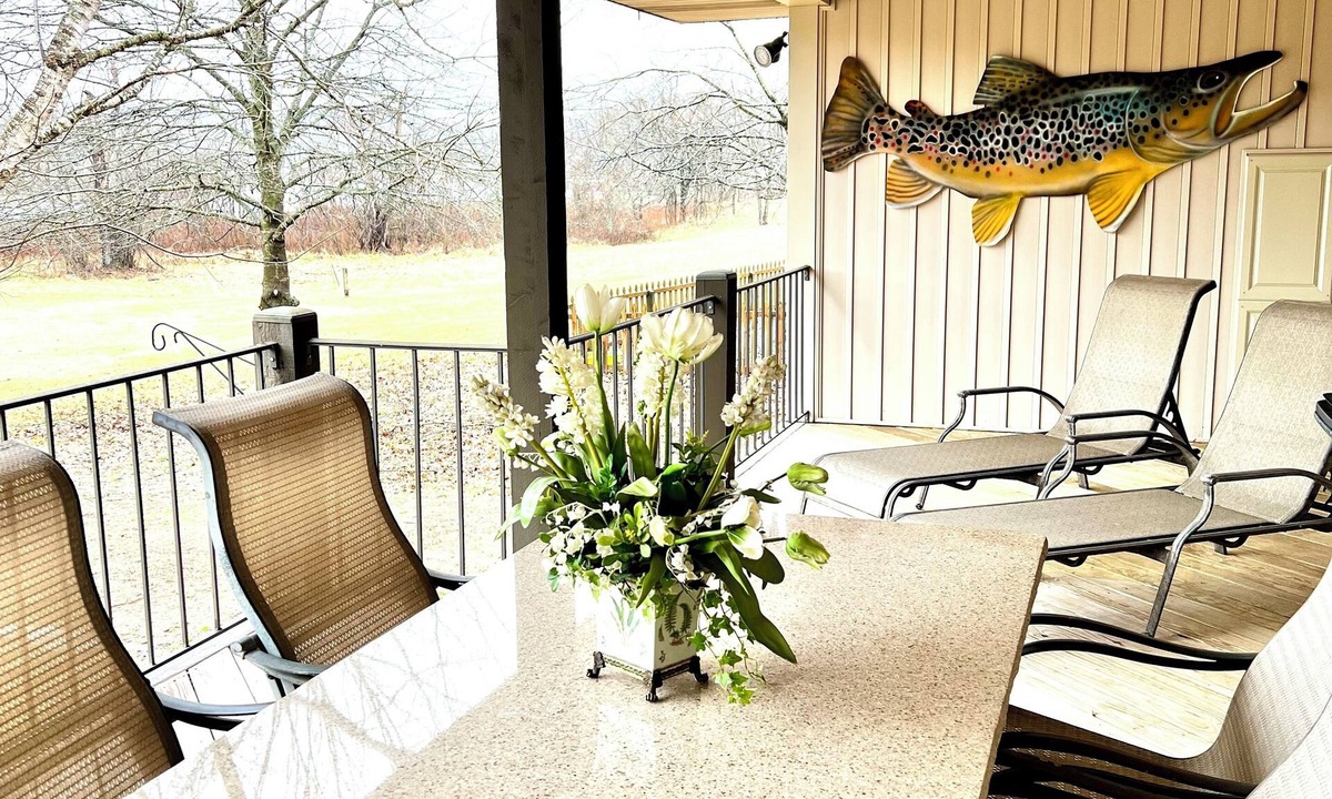 Cotter House | Buck Trout Lodge, River access, Bank fishing. Guest favorite in Cotter