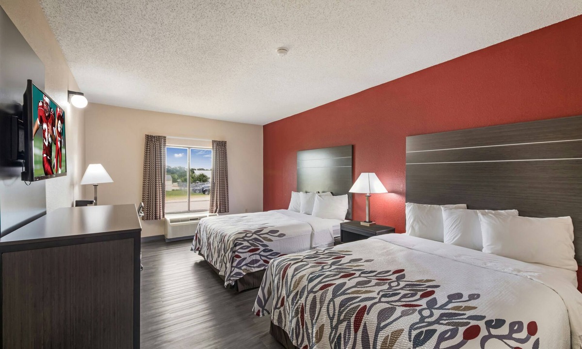 Manor Hotel | Budget-Friendly Manor Retreat Near Austin Dining & Attractions