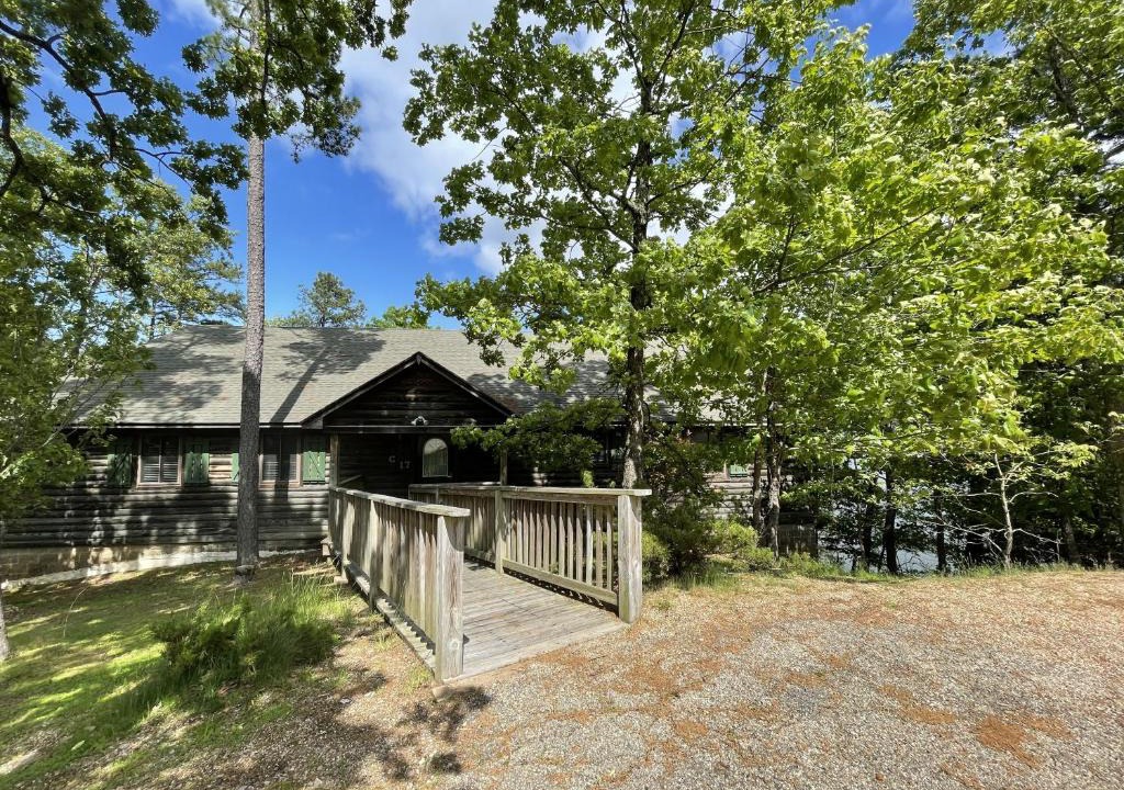 Mount Ida House | C17 - Lake view three bedroom, three bath log-sided cottage with private hot tub overlooking Lake Ouachita
