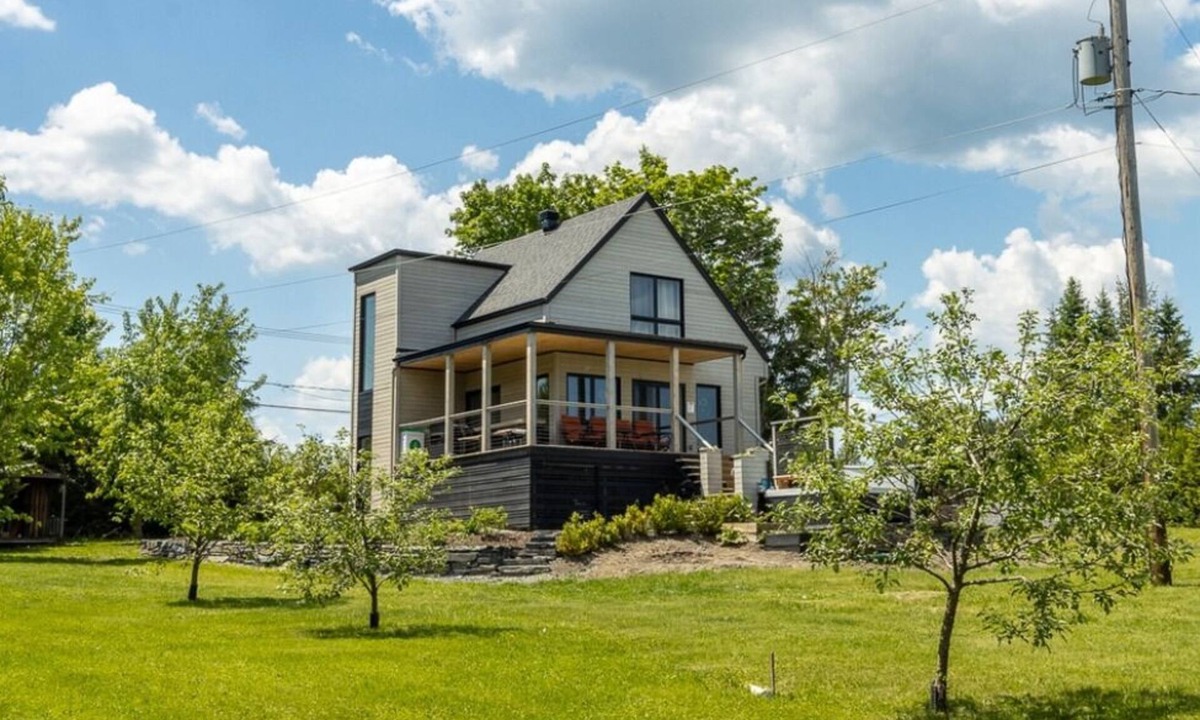 Lambton House | La Maison de Cedre - Moderne, Spa, Bord de l'eau