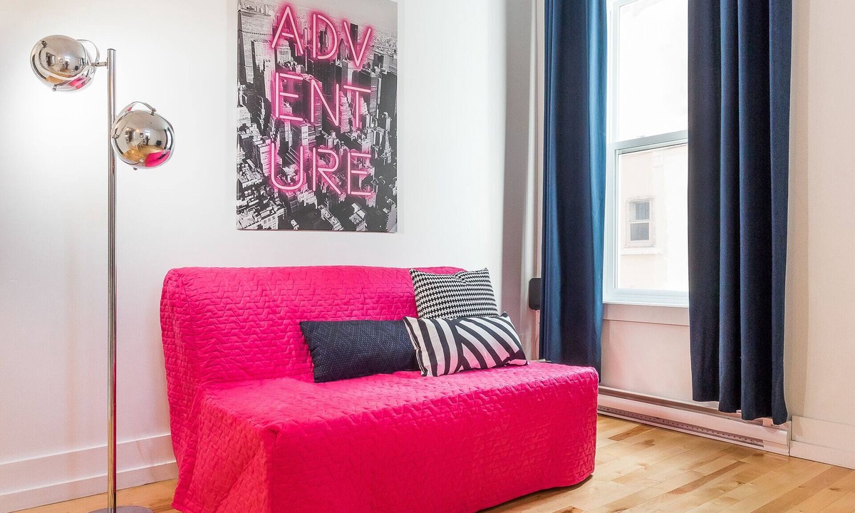 Hochelaga Apartment | Strawberry Stays! Secret to sweet dreams!