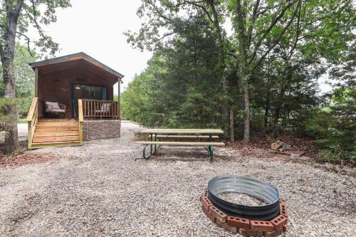 Neal House | Cabin 10- Cozy Toronto Lake Cabin - Walk to the Water cabin