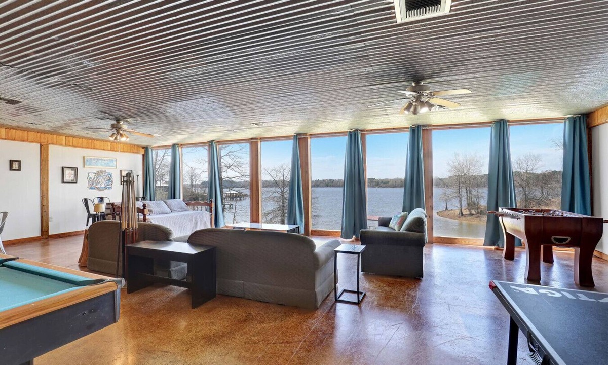 Negreet Cabin | Cajun Party Place .