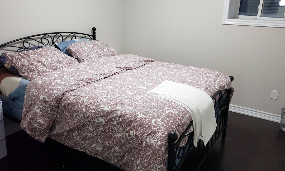 Mount Pleasant House | California Room 2 Clean Basement Apartment With Side Entrace
