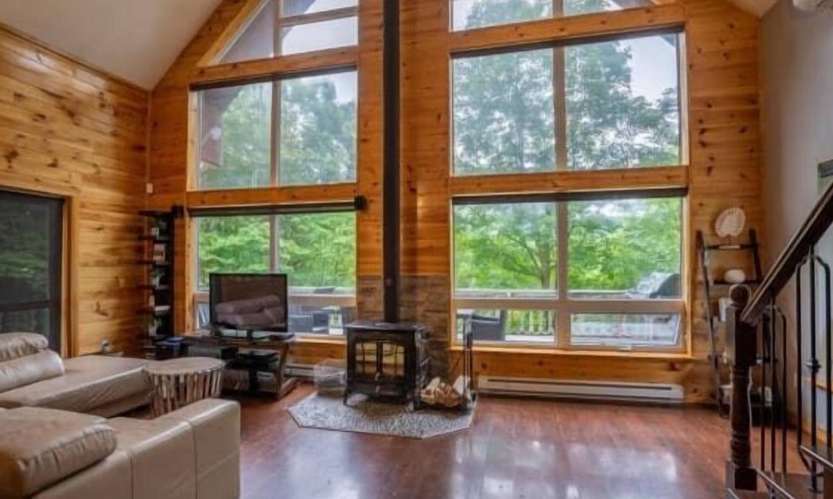 Val-des-Lacs Ski Chalet | Carriole Summary: Bie