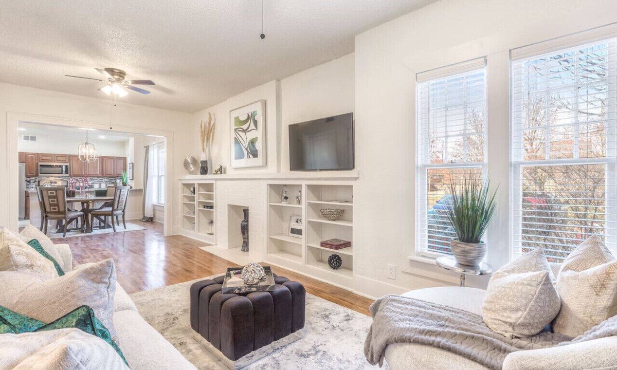 Downtown Tulsa Apartment | Carson Flats Apt #2 | 1BR Near BOK OSU Med Dtwn