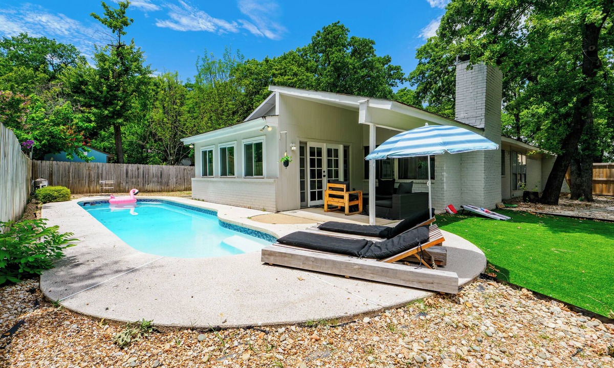 Bedford House | Casa Chilluxe/Pool Retreat Near MAJOR INTERNATIONAL SPORTING EVENT