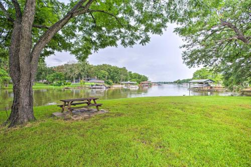 Mabank House | Cedar Creek Reservoir Home with Deck and Fire Pit!