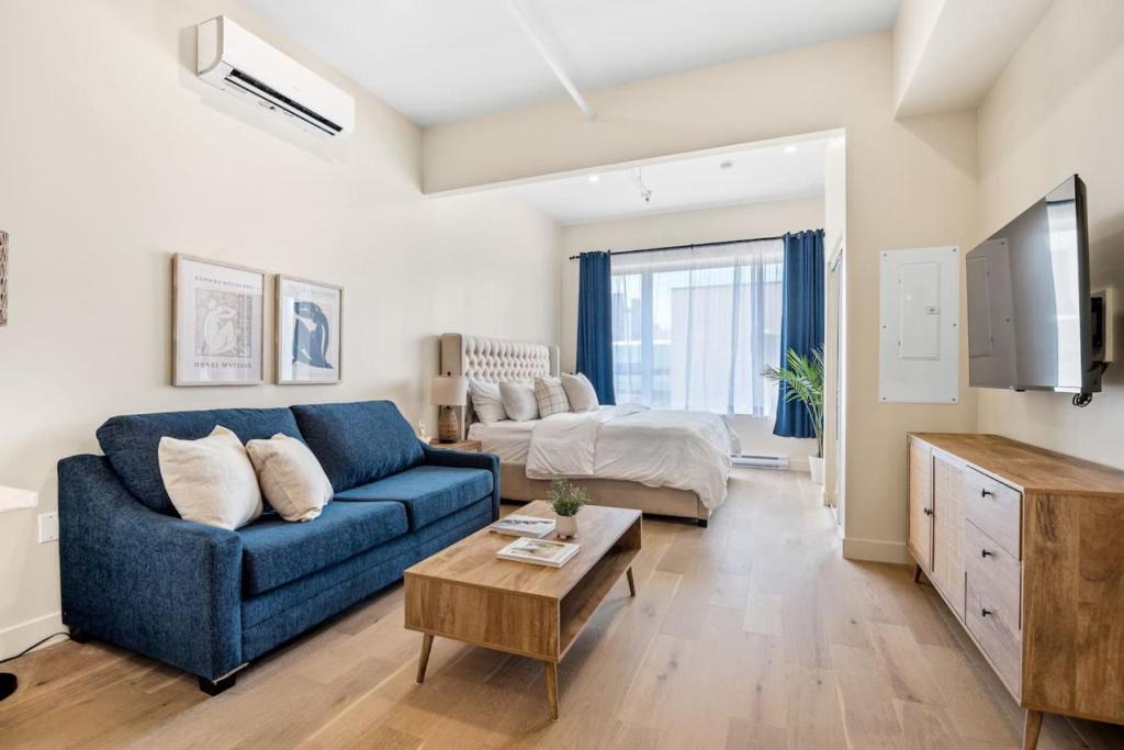 Gay Village Apartment | Central King Studio