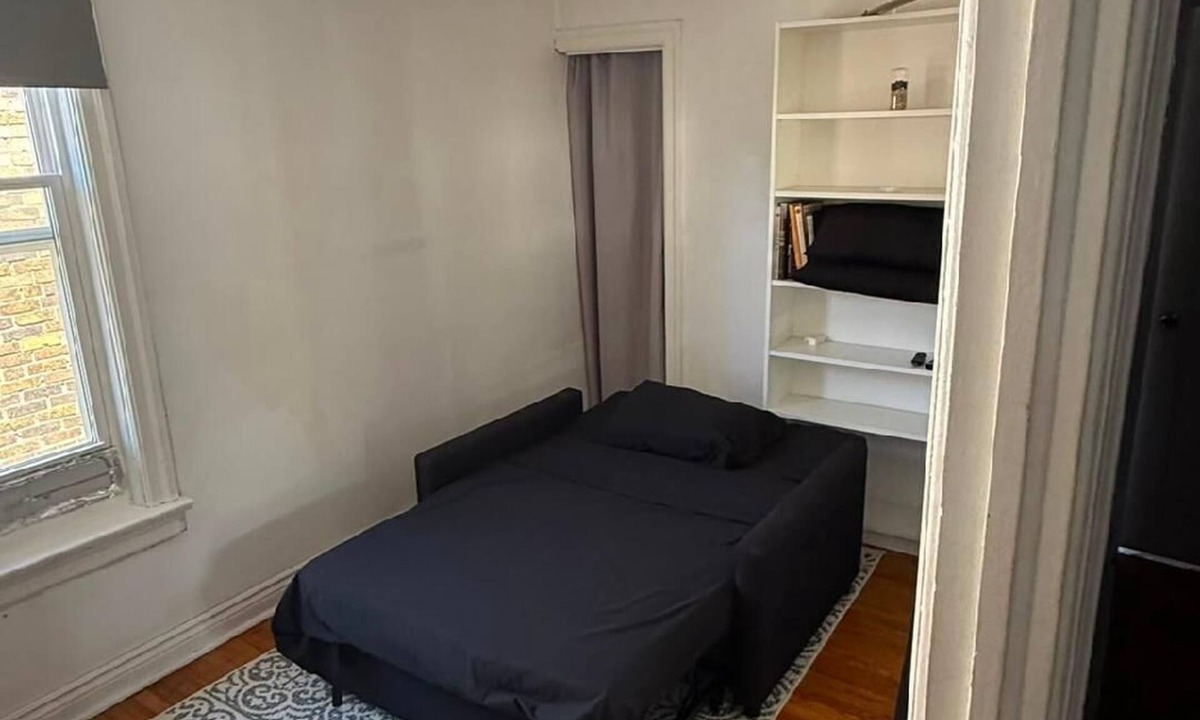 Parkdale House | Central location near nearby stadium