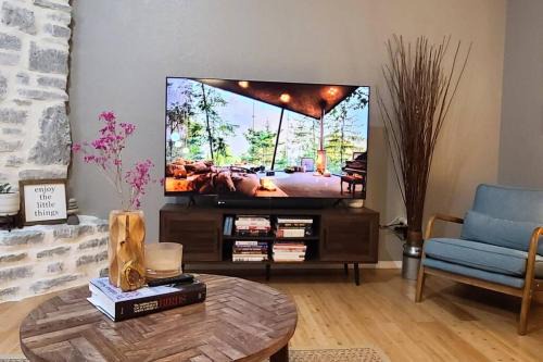 Rogers House | Centrally located home in Rogers and Bentonville! -Private Rooms