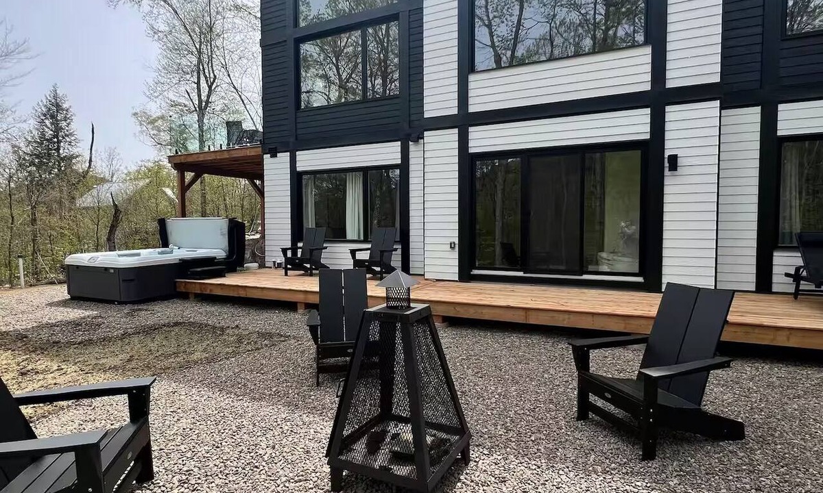 Lac Superieur Village House | Chalet Boreä - Private Spa, Sauna & Fire place | 5 Min to Tremblant