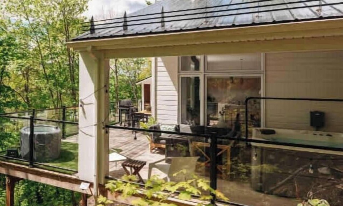 Sainte-Beatrix Ski Chalet | Chalet w Private Thermal Spa, Nature & Relaxation