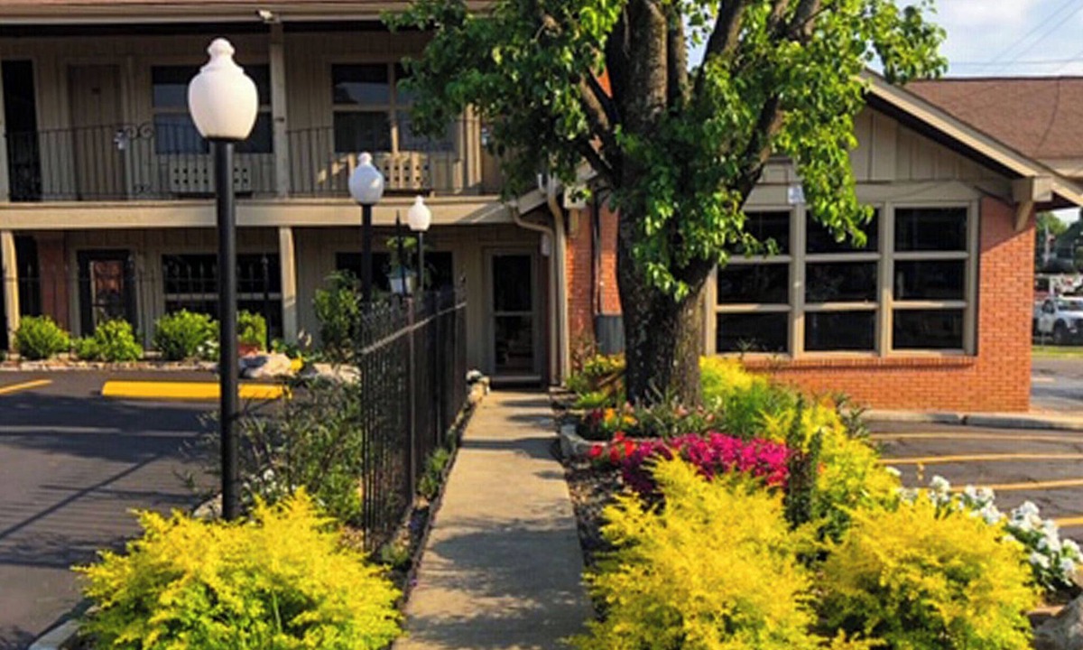 Broken Bow Hotel | Charles Wesley Motor Lodge