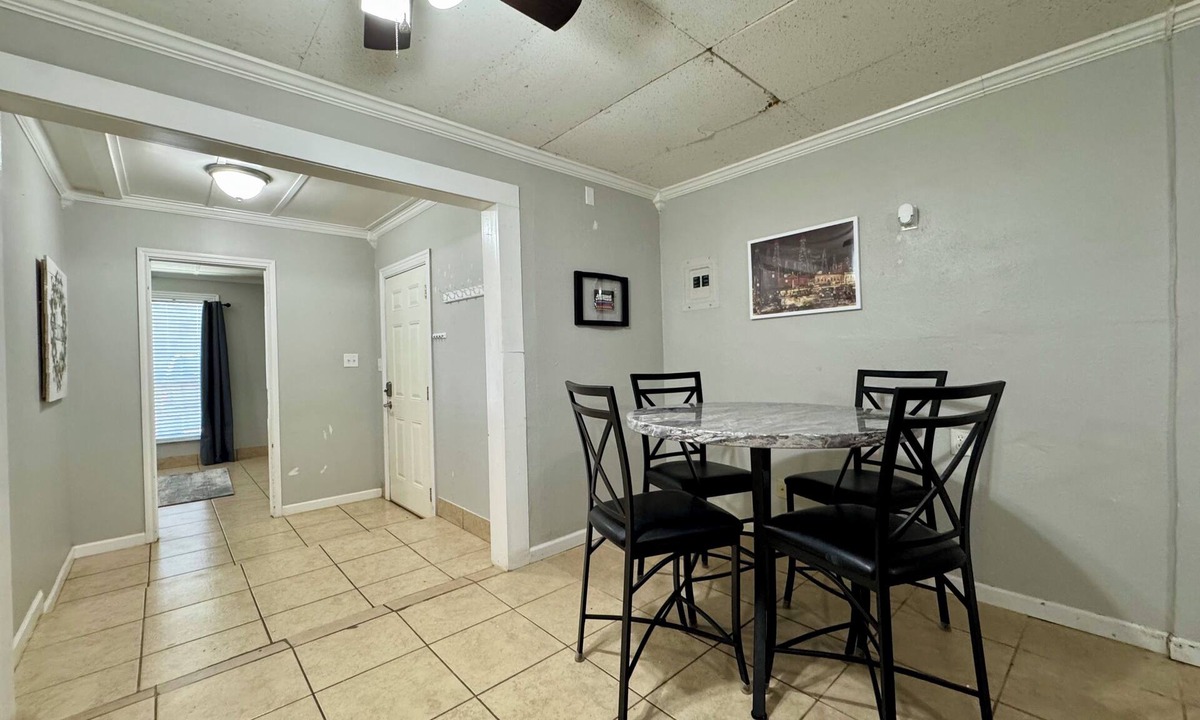 Kilgore House | Charming 1-bedroom Getaway in the heart of Kilgore