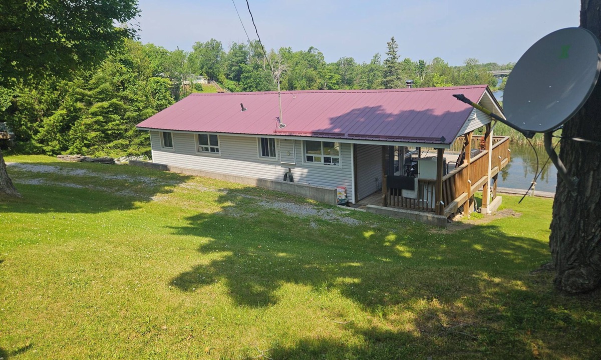 Campbellford Cottage | Charming 2-bedroom cottage in Harcourt with AC, WiFi