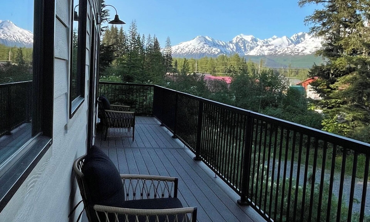 Bear Creek Bed & Breakfast | Charming 2-bedroom in delightful Seward with WiFi. Not kidding friendly