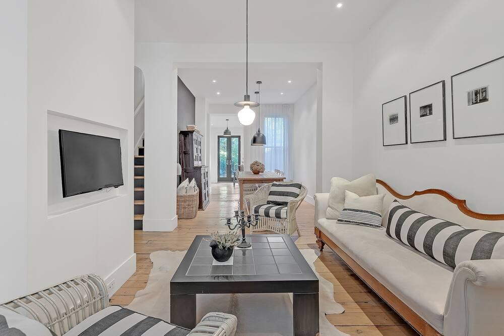 Riverside House | Charming 2-Bedroom Leslieville Gem with Private Backyard and More!