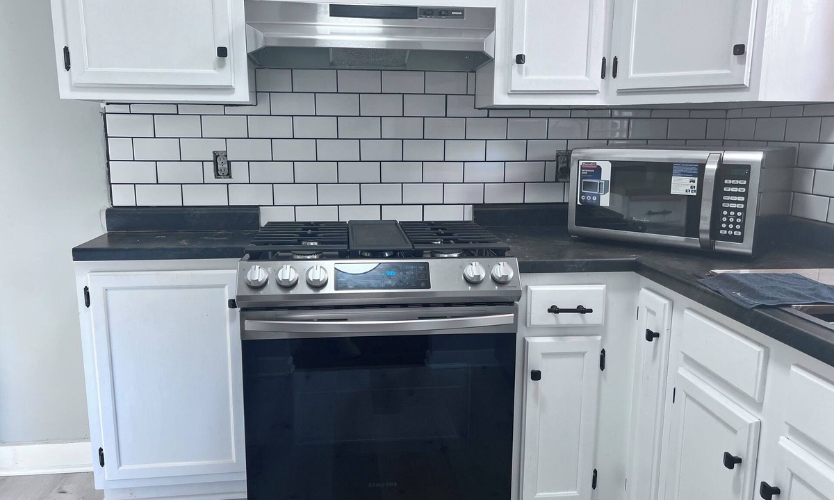 Topeka House | Charming 2-bedroom with AC, WiFi Kansas Escapes 3