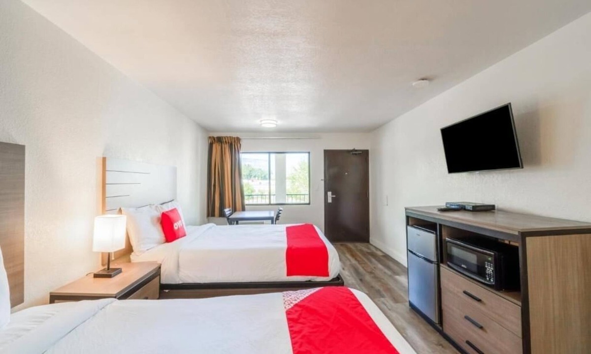 FM 1960 Hotel | Charming 2 Rooms w/2 Queen Beds Stay in North Houston