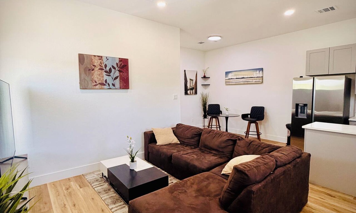 Houston Apartment | Charming 3-bedroom apartment with AC in vibrant Houston