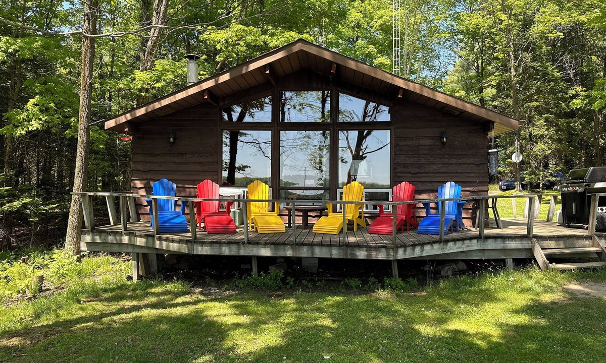Ahmic Harbour Cottage | Charming 3-bedroom Island View Cottage in pleasant Magnetawan with WiFi, AC