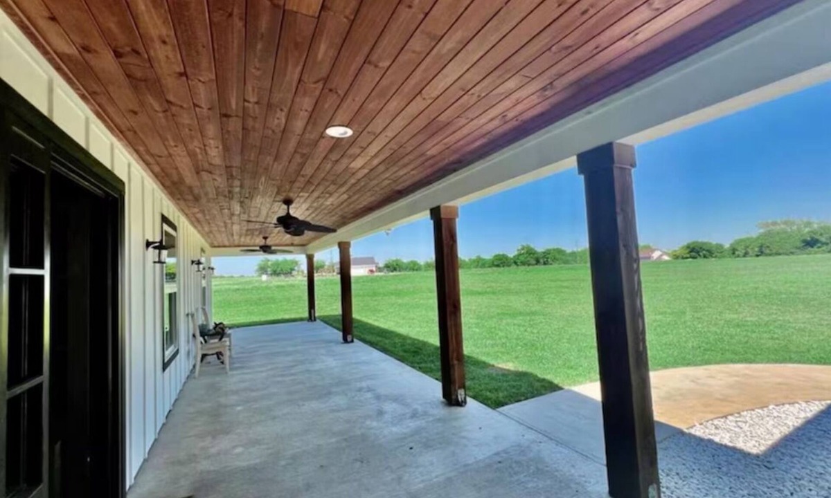 Valley View House | Charming 3-bedroom farmhouse with WiFi, AC in scenic Valley View