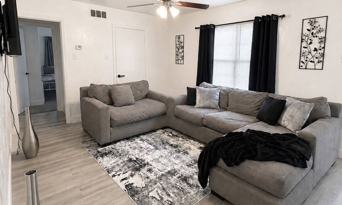 Cedar Crest House | Charming 3B/2B With Large Backyard