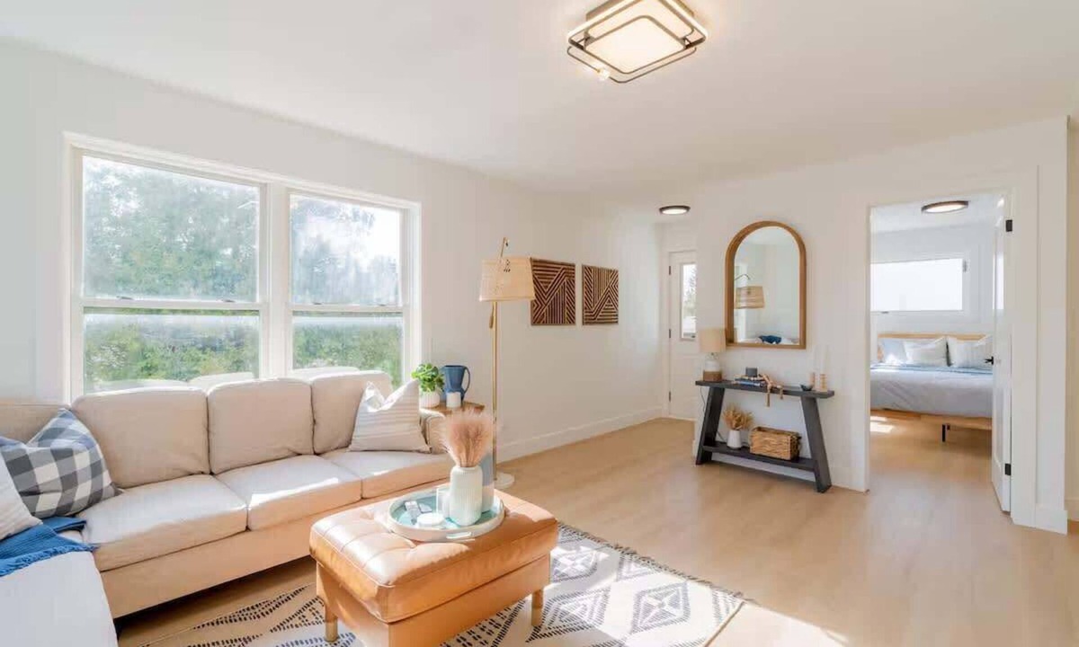 Grand Bend House | Charming 3BR Beach House with BBQ in Grand Bend
