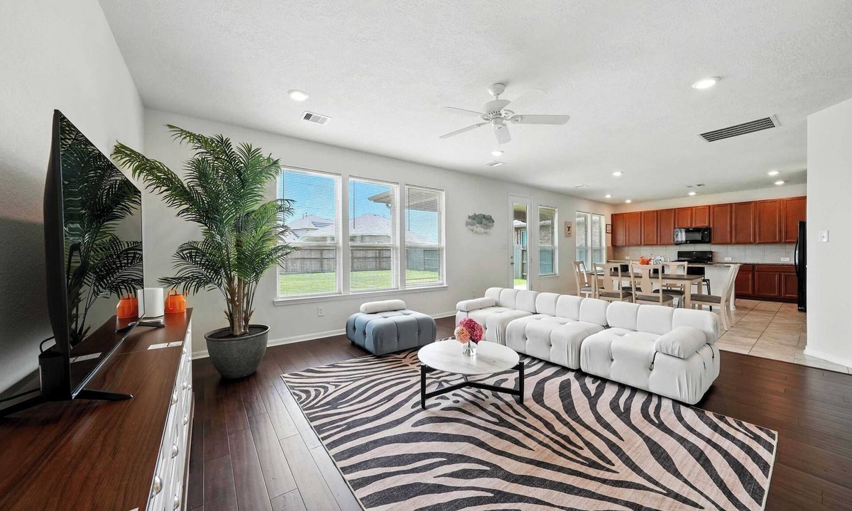 Atascocita House | Charming 4BR Oasis on Rosehill Summit｜Large Fenced Yard｜Garage｜Pet Friendly