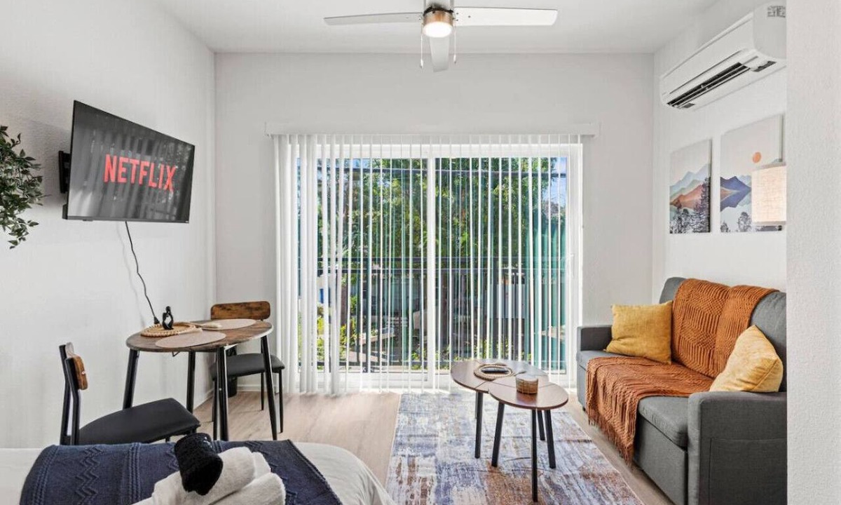 Oak Cliff Apartment | Charming Bishop Arts Suite | Gym + Yoga