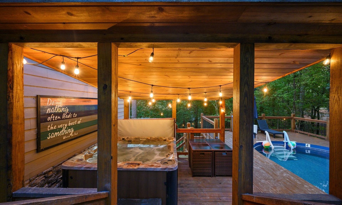 Broken Bow Cabin | Charming & Chic Cabin w/brand new sauna & pool*(heating optional) , Hot Tub