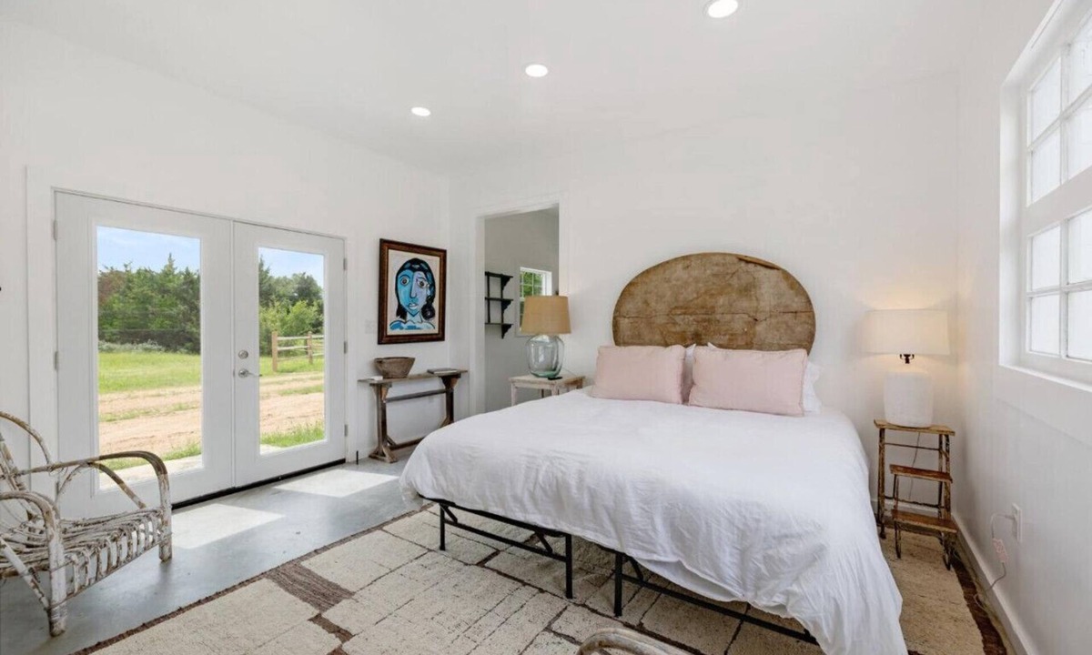 Warrenton House | Charming Cottage, 5 Minutes to Round Top!