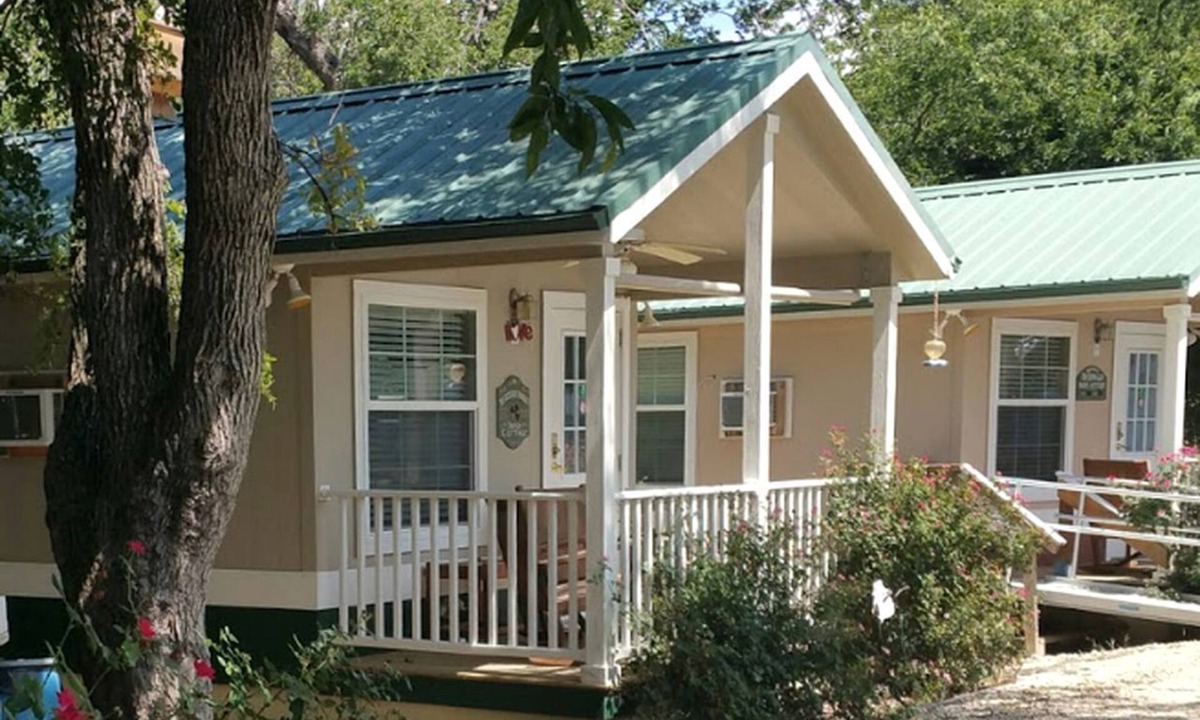 Denton Cottage | Charming Cottage Rental for a Getaway near Dallas, Texas