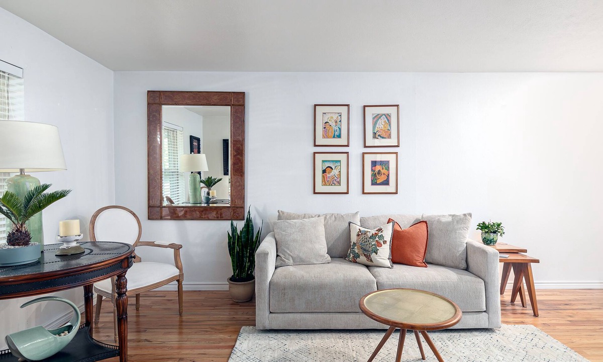 Northeast Dallas House | Charming Cozy Duplex, 30 miles from AT&T stadium