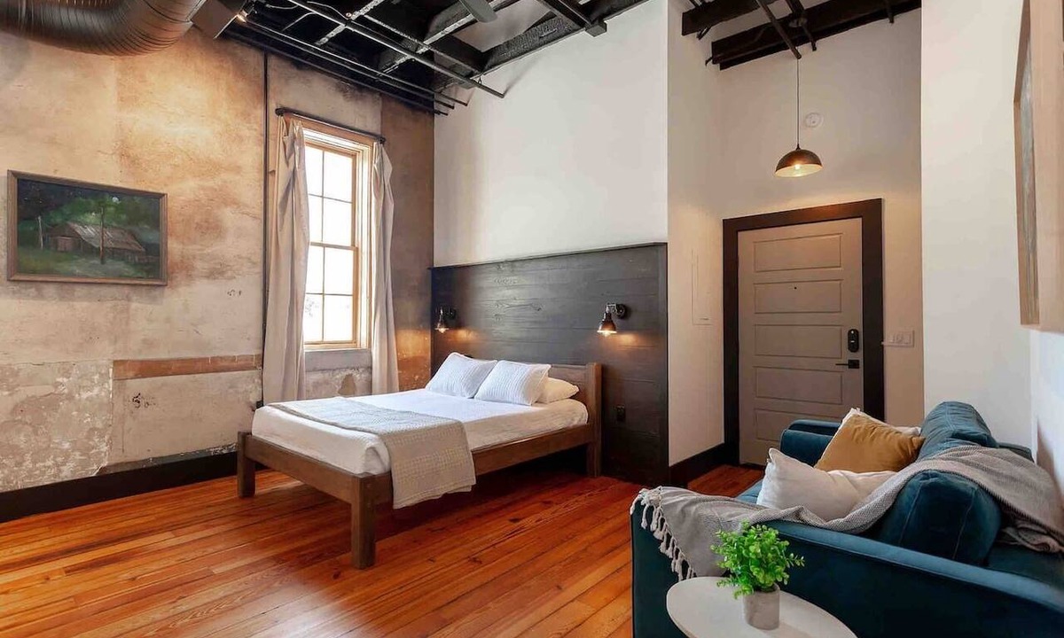 Heber Springs Apartment | Charming Downtown Loft Suite, Walkable, Kitchenette, Historic Character