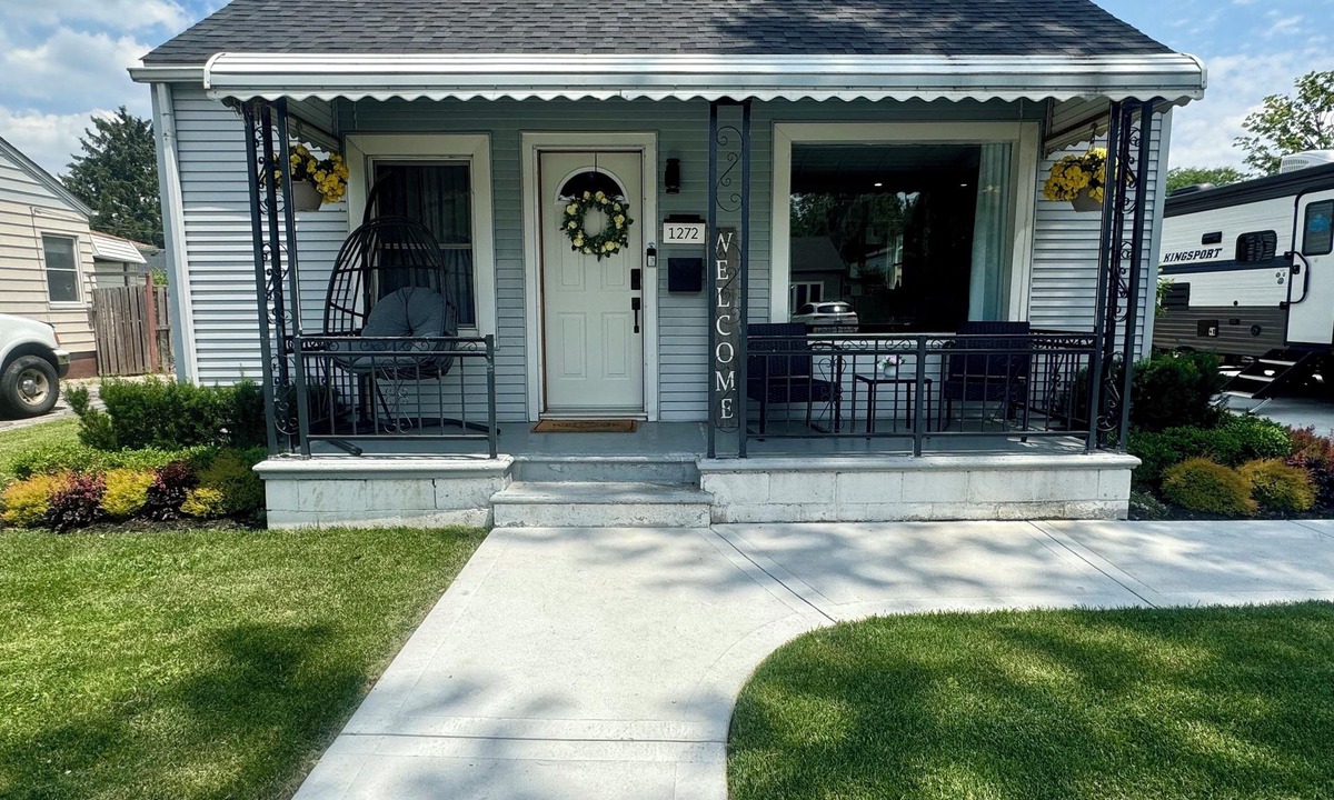 Windsor House | Charming & Elegant Windsor Border Escape: Hot Tub & Entertainment