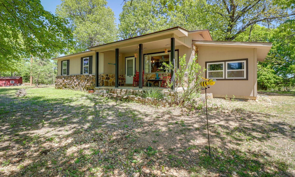 Harriet House | Charming Harriet Getaway w/ Fire Pit!