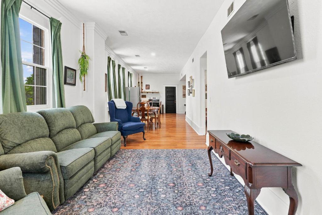 Chapman Apartment | Charming Historic Retreat in Walkable Chapman
