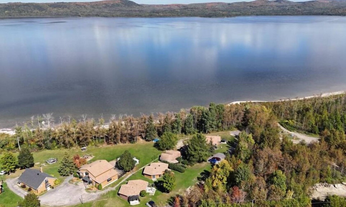 Val-Brillant Ski Chalet | Charming little condo near a lake — 4 seasons, all inclusive.