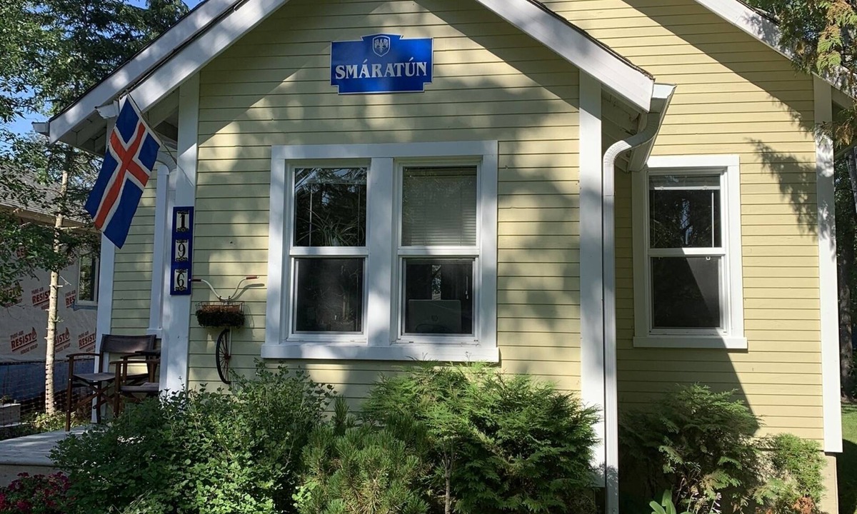 Gimli House | Charming Private Year Round Cottage, close to all amenities