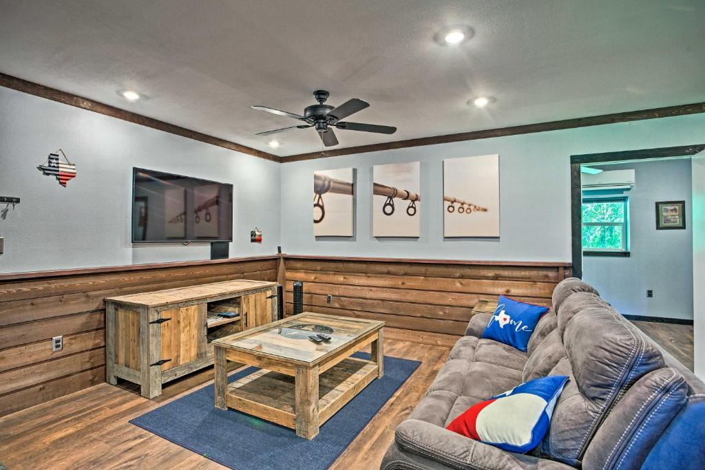 Quitman House | Charming Quitman Cabin < 2 Miles to Lake Fork