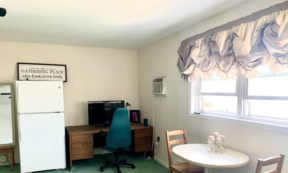 Howick Apartment | Charming Studio Downtown Kitchener